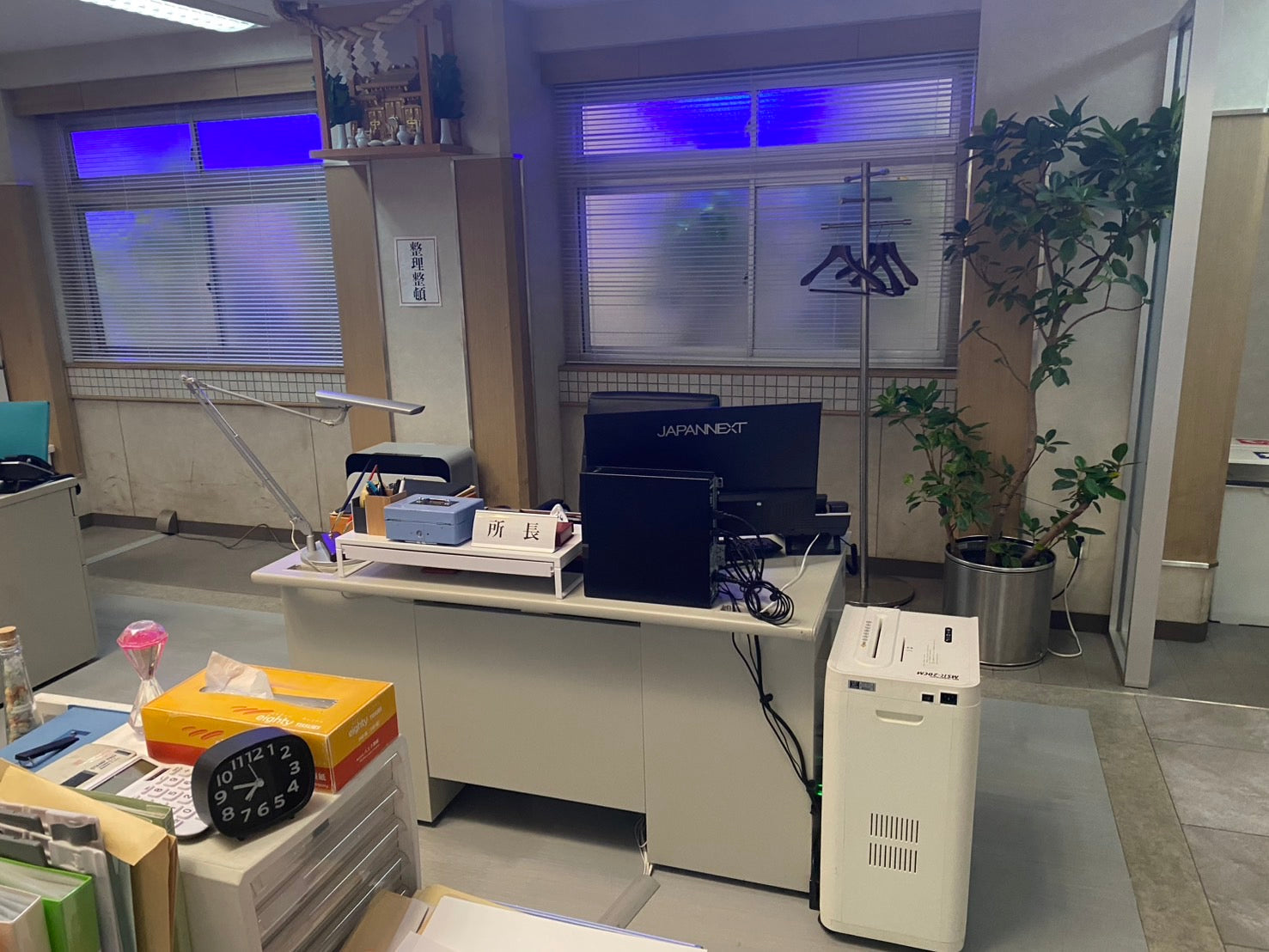 『明日はもっと、いい日になる』に、美術協力させていただきました!