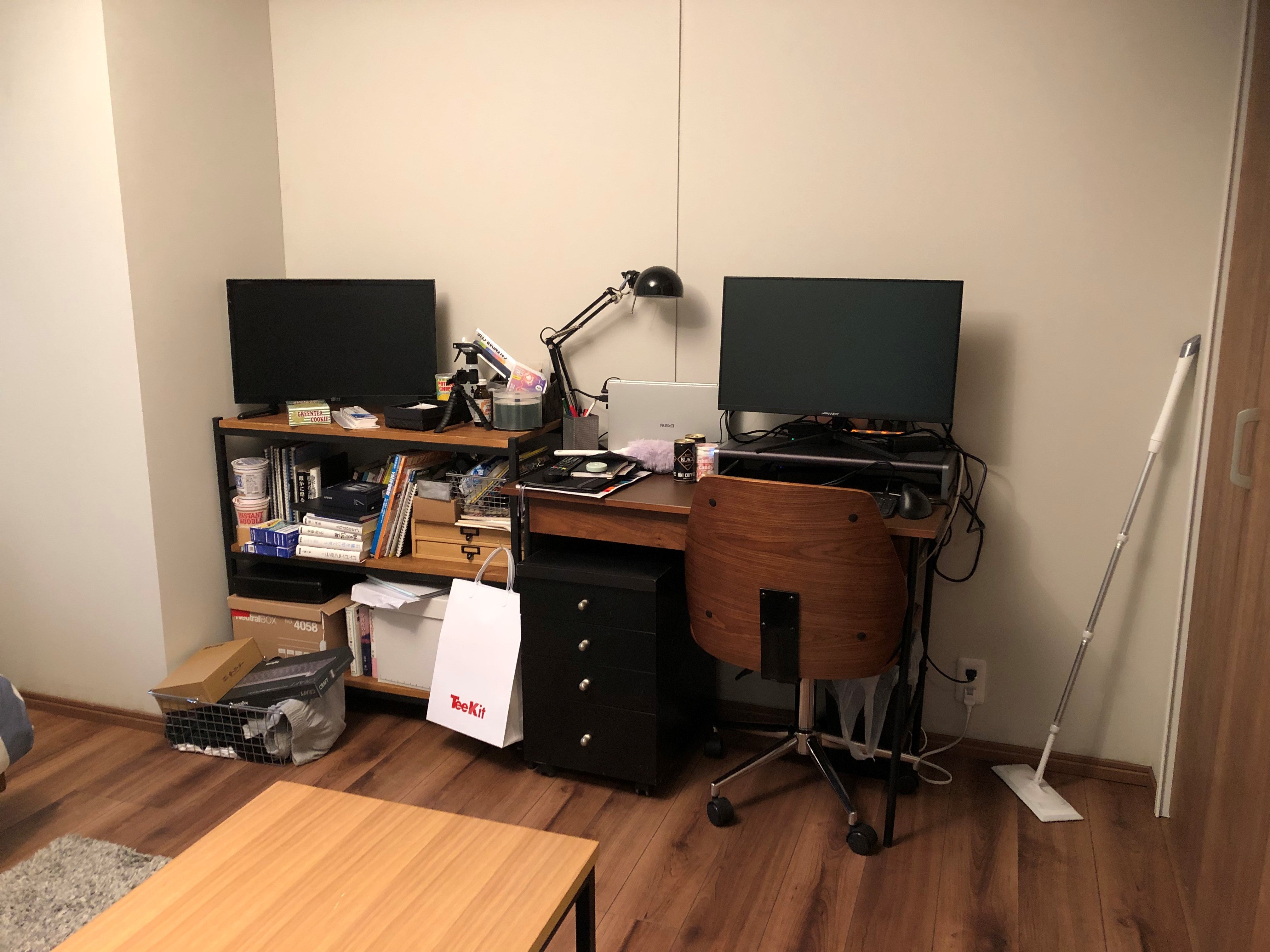 日本テレビ系水曜10時から放送中のドラマ『こっち向いてよ向井くん』に JAPANNEXTのモニターを美術協力いたしました。